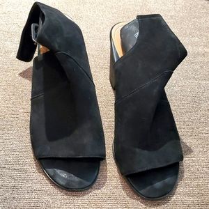 Vionic suede open toe heels size 10